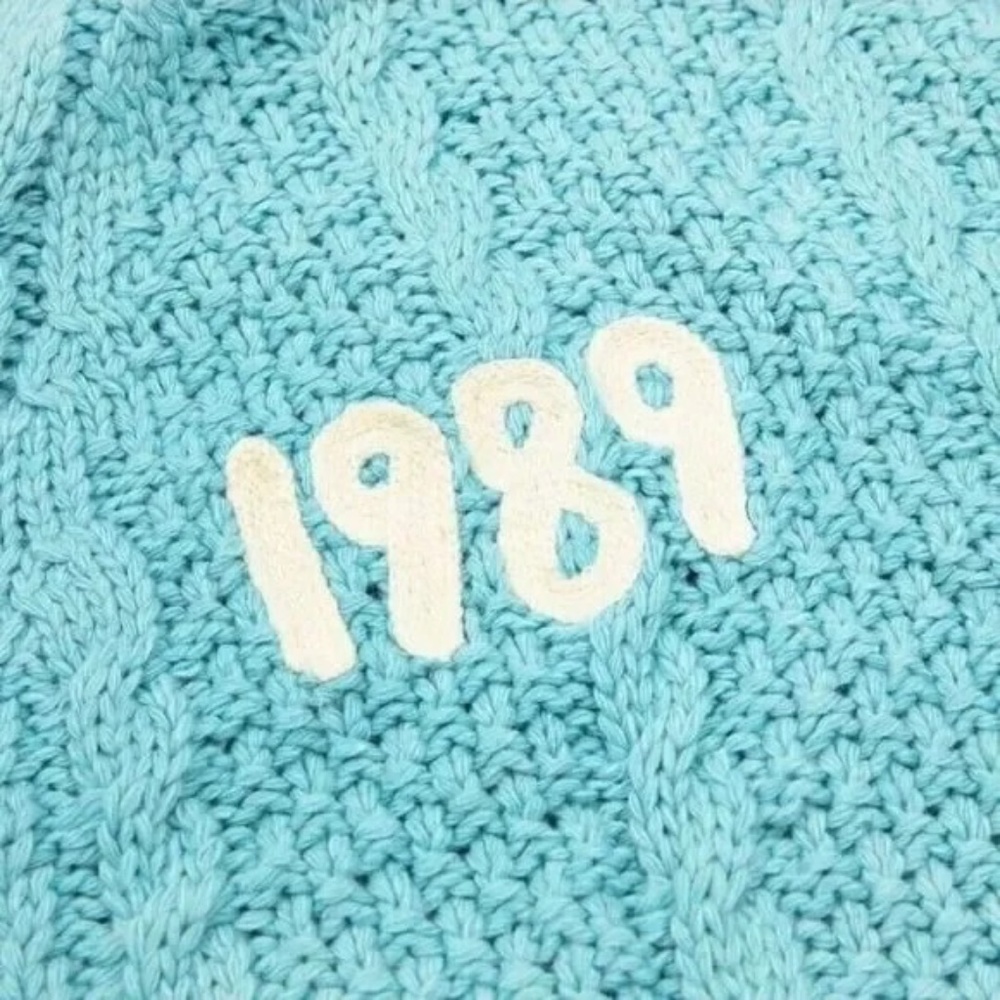 1989 TAYLORS VERSION CARDIGAN - Picture 6 of 7